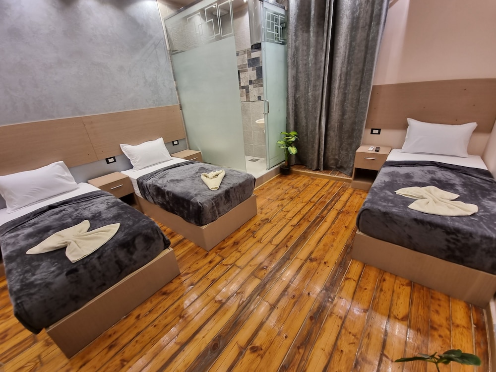 Cairo plaza 2 hotel