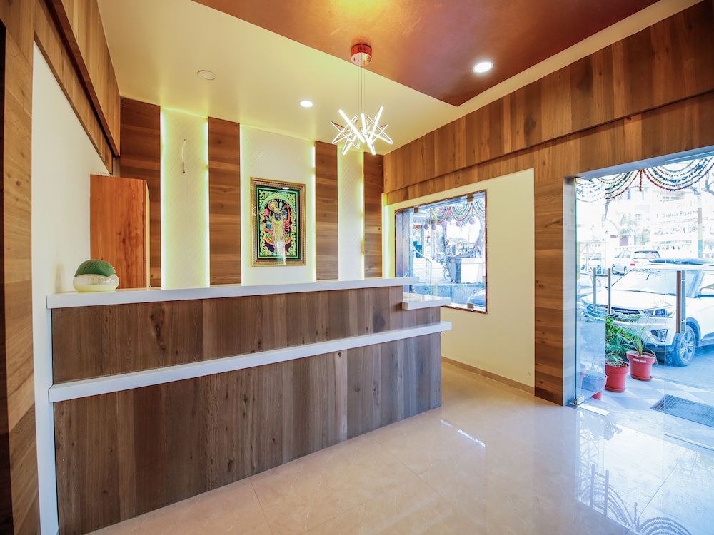 Lobby & Reception