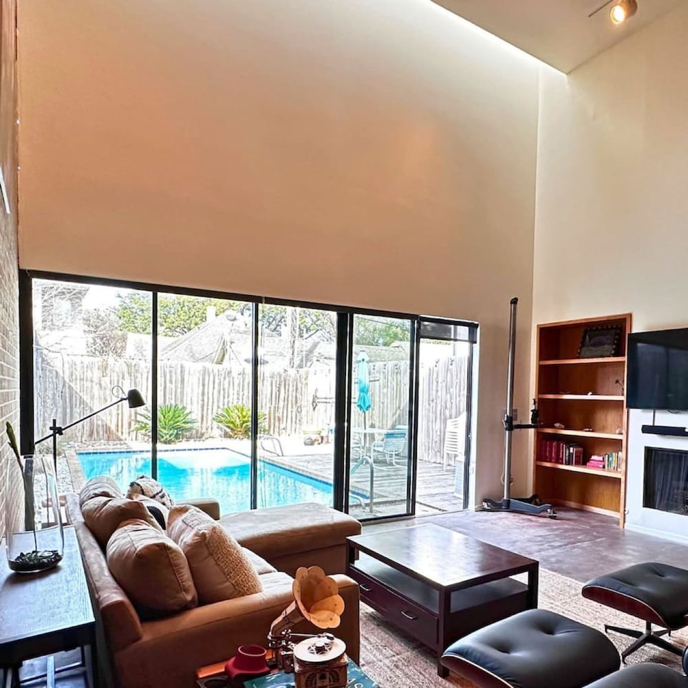 Montrose Retreat w Pool Minutes From Everything