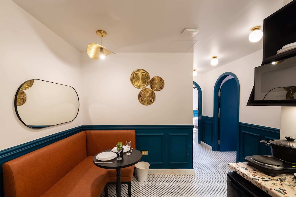 The Neat Nostalgic 2bdr Apt. @ Cairo's Downtown