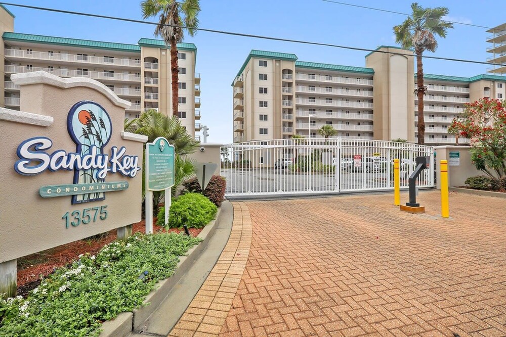 Sandy Key 635 2 BD 2BH 6th Floor