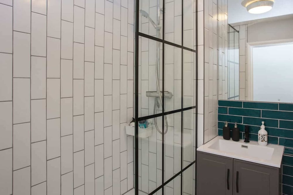 Lovely 2 Bedroom Flat Near Whitechapel Station