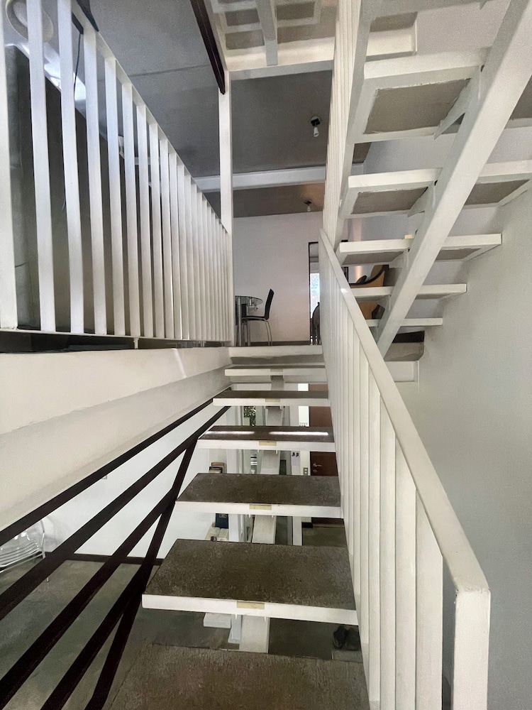 Beautiful Spacious Loft 2 Bedrooms 2 Full Baths 2 car Garage in Downtown