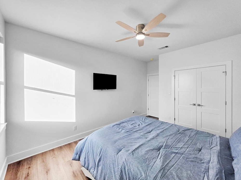Salty Sunrise 4 Bedroom Home