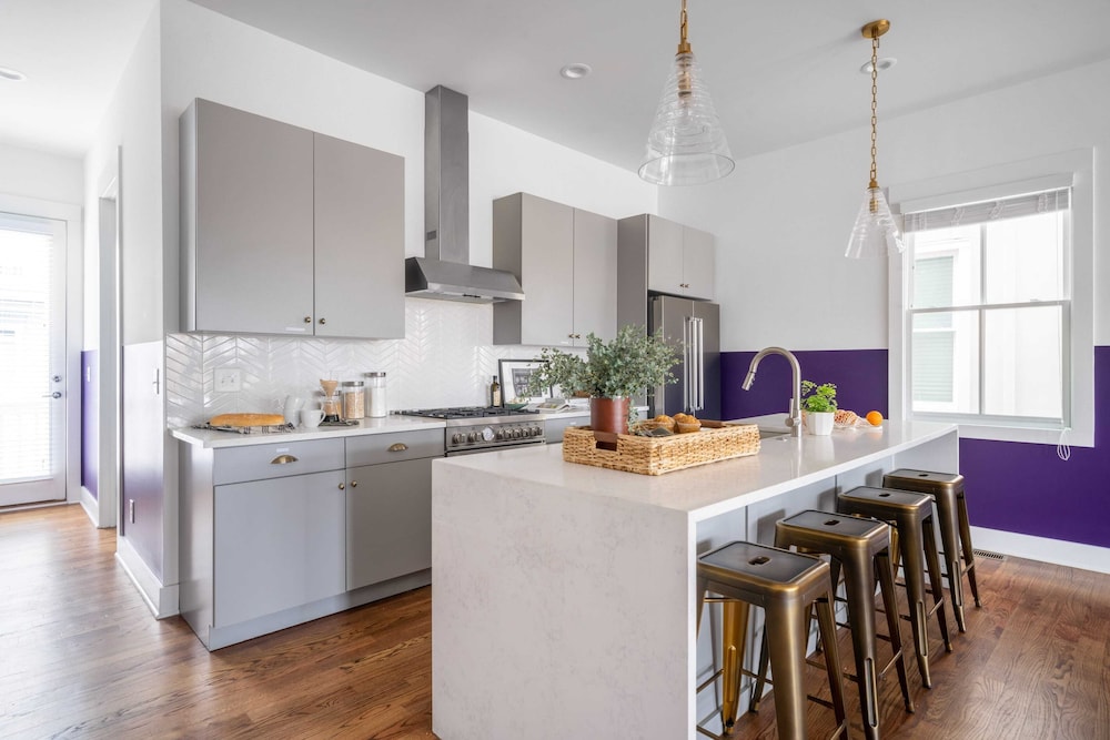 Sleeps 36, 3 Homes Walk to Germantown Modern Townhomes Near DT Avantstay