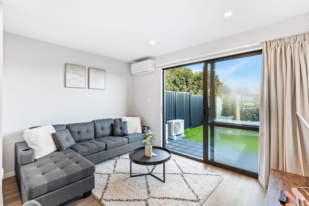 4BR Townhouse for Families Zodiak Stays