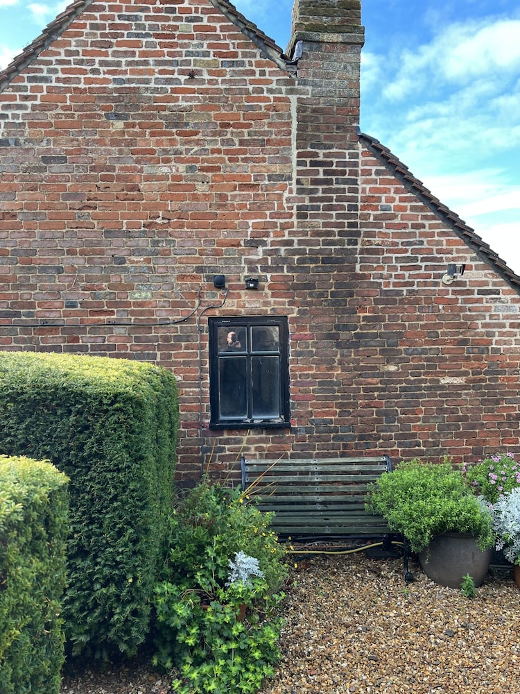 Harlington Manor
