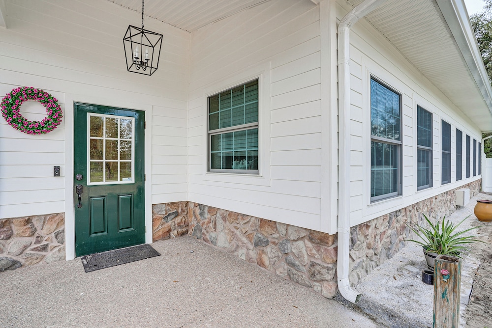 Pet the Sheep! Rural & Spacious Polk City Retreat