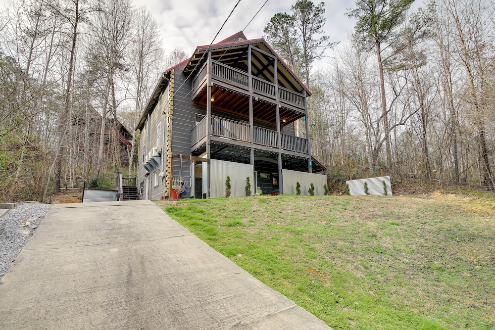 Pet-friendly Gatlinburg Cabin w/ Game Room! view 4