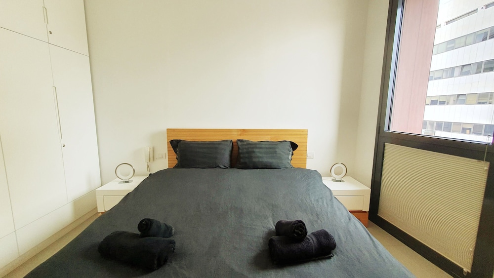 Bedroom Apartment with Balcony and City Views