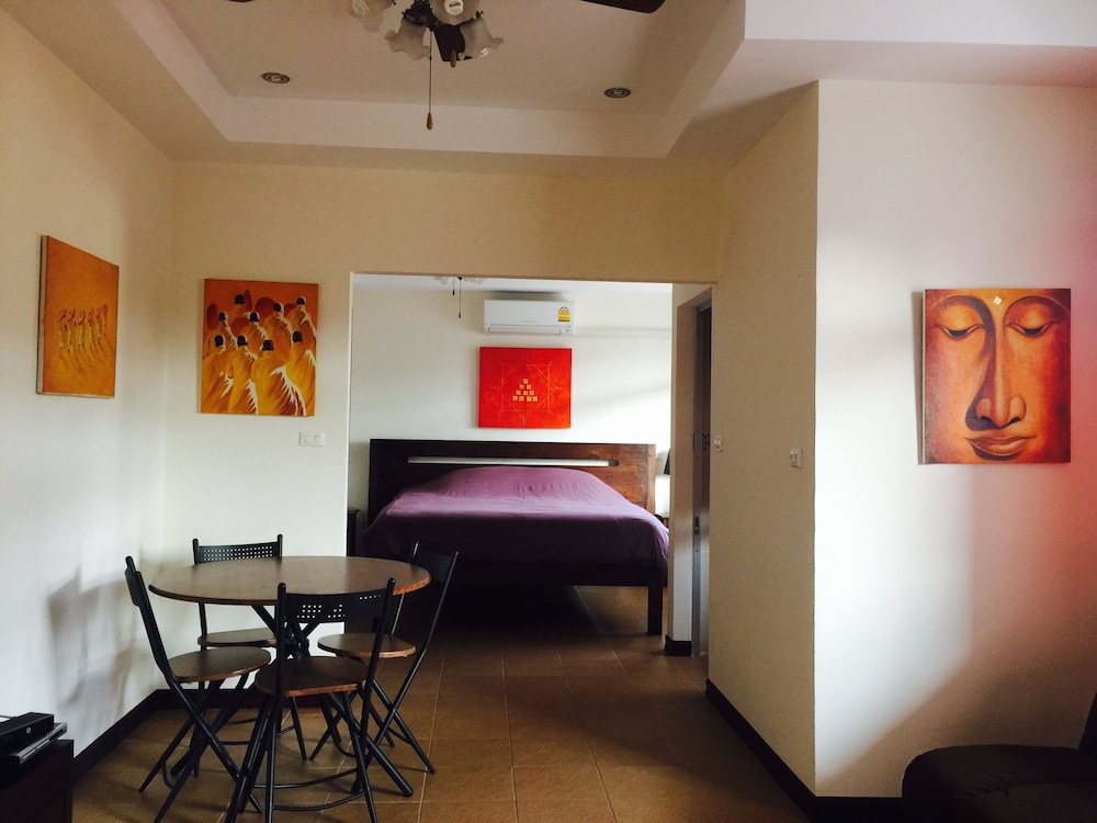 Thai Mueang Vacations - Merlin Plaza Apartments - Property Image 4
