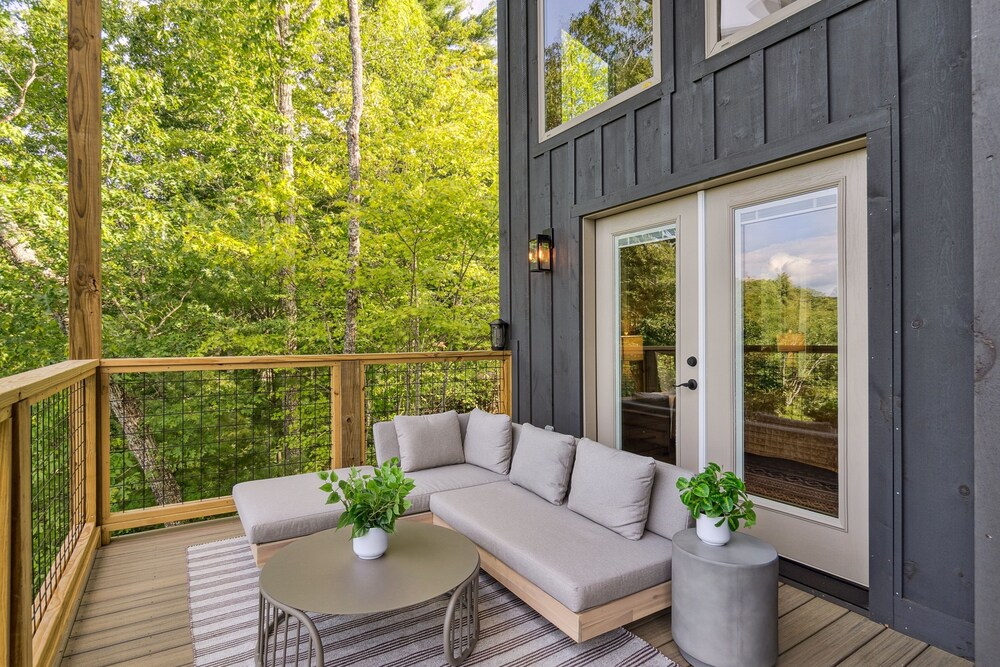 Golden Oaks Cabin 3 Bedroom Home