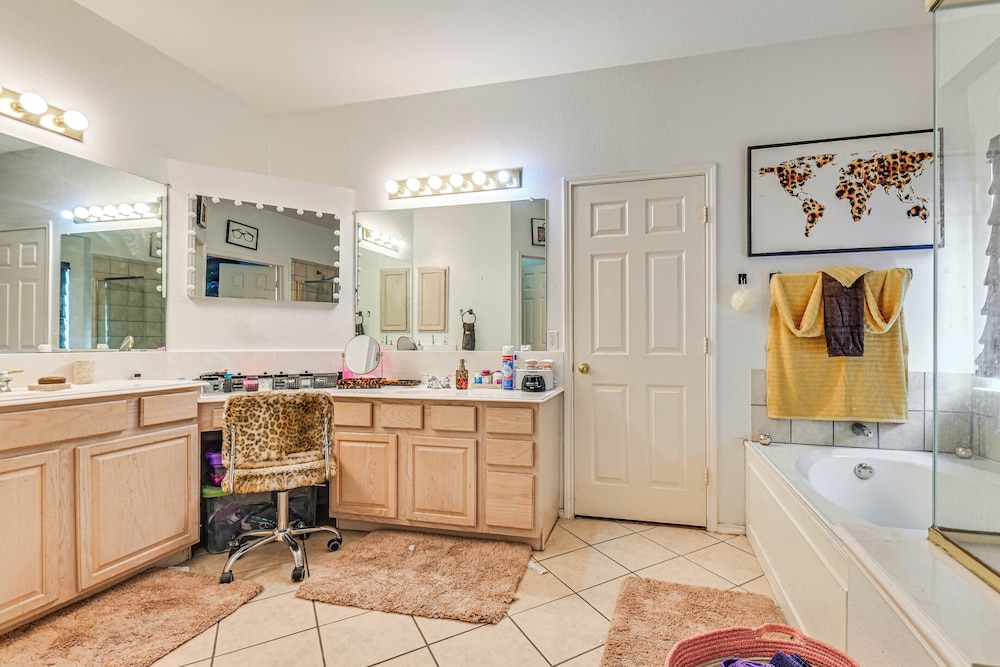Shop, Play & Explore: Family Home in Allen