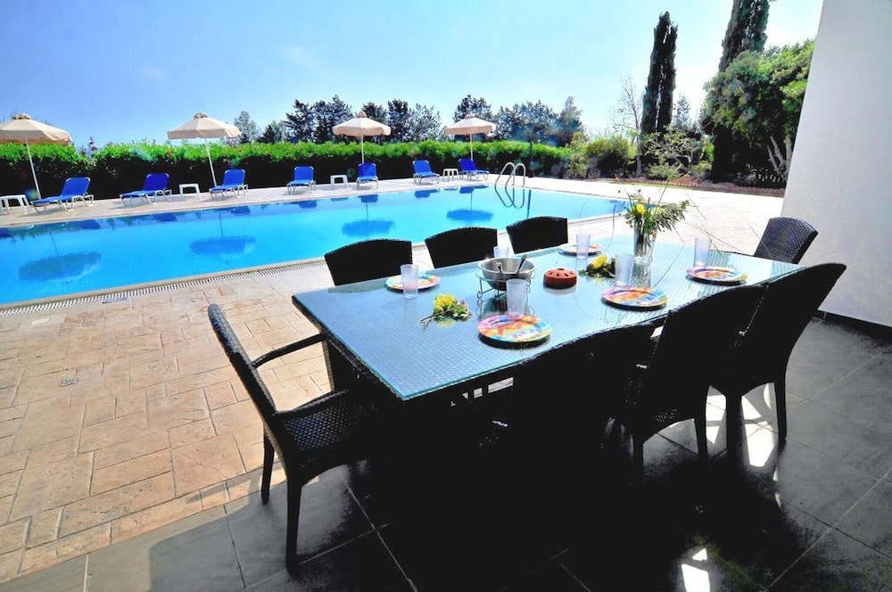 Impressive Large Villa Huge Heated Pool Garden