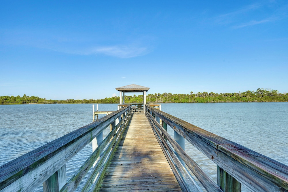 Walk to Shore + Pier: Family Home in Ormond Beach