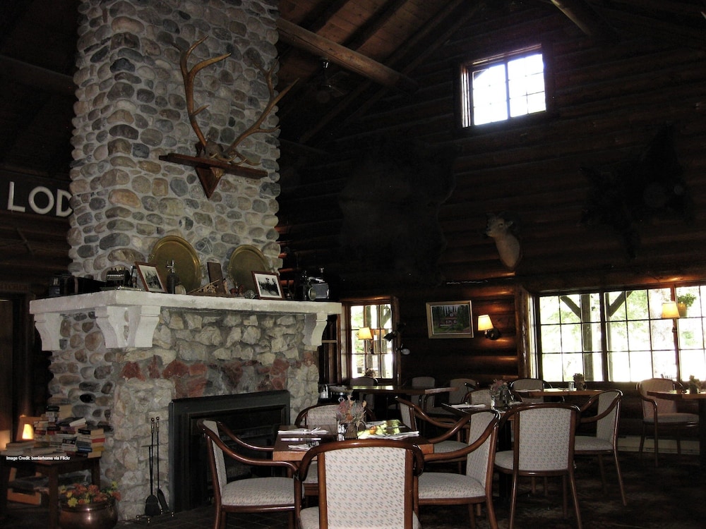 Kootenay Park Lodge