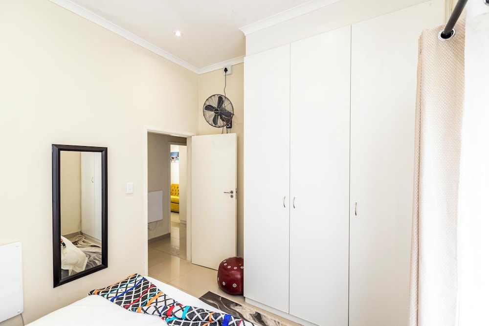 Modern Executive Unit