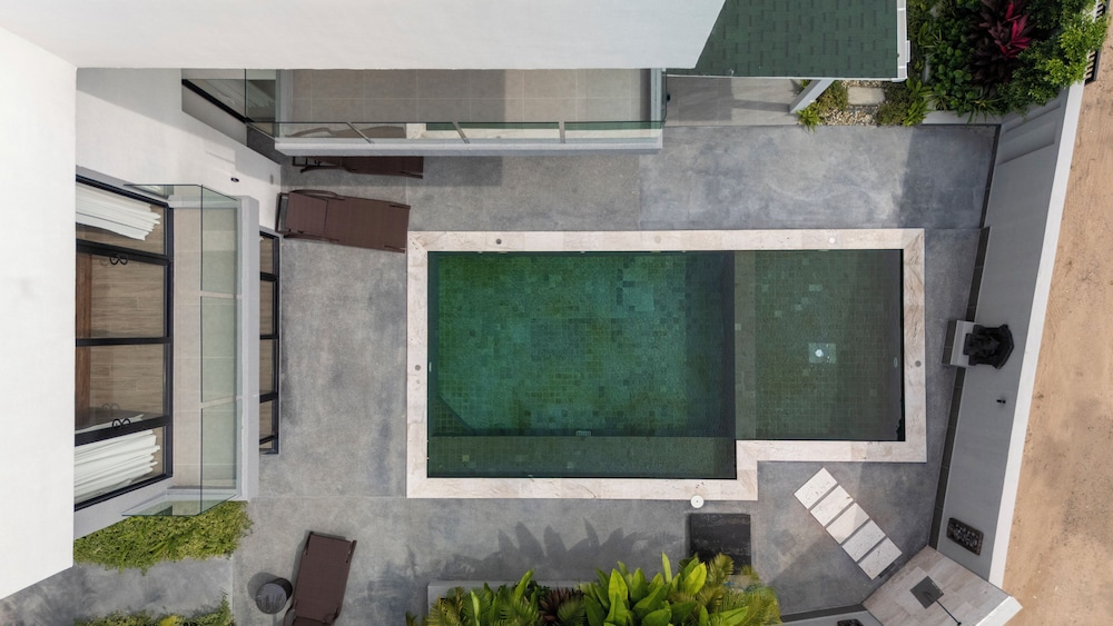 Family PoolVilla Near the Pier V266