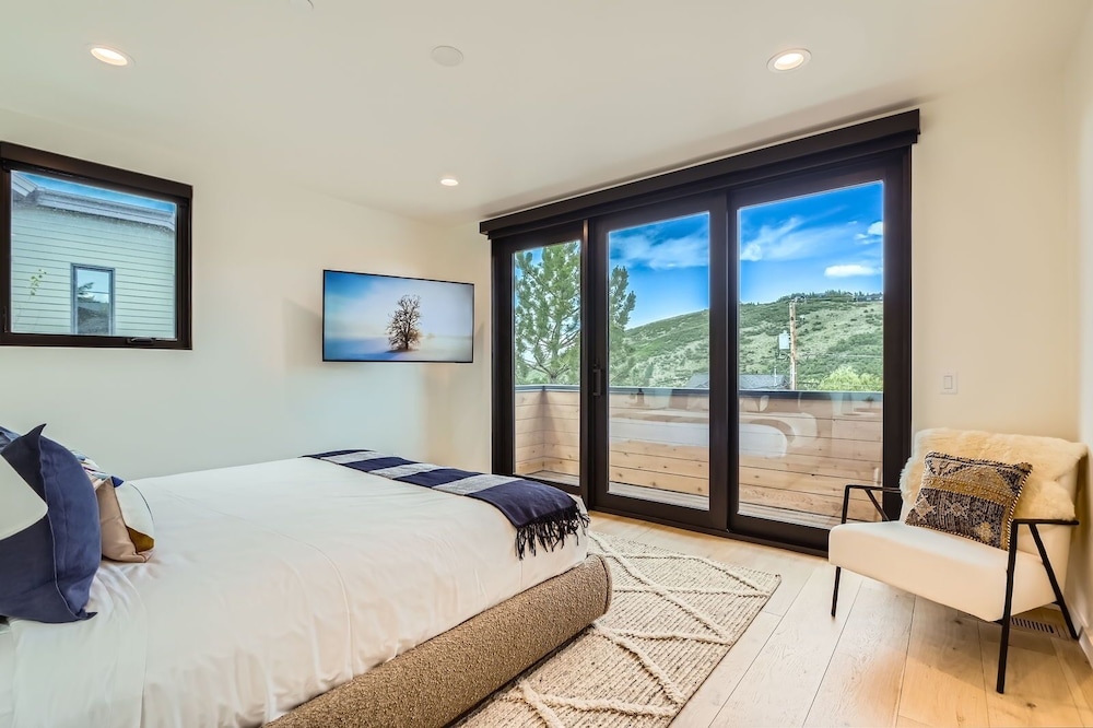 Park City Perfection On Lowell! 1063 4 Bedroom Home