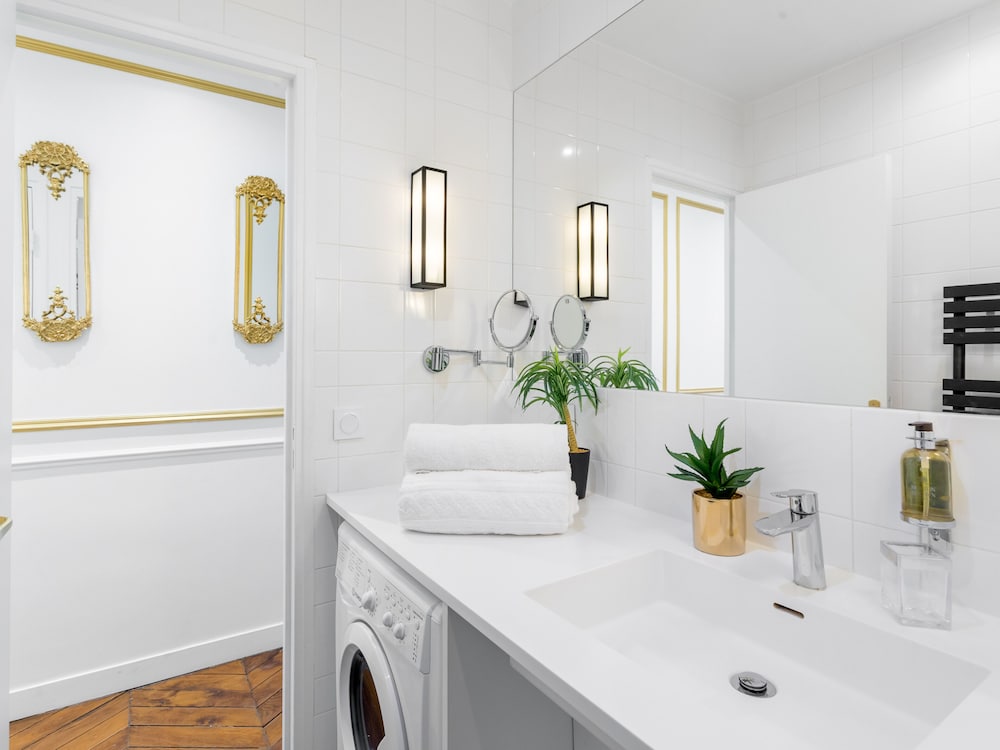 Merveil Luxury Suites - Royale - Saint Honore view