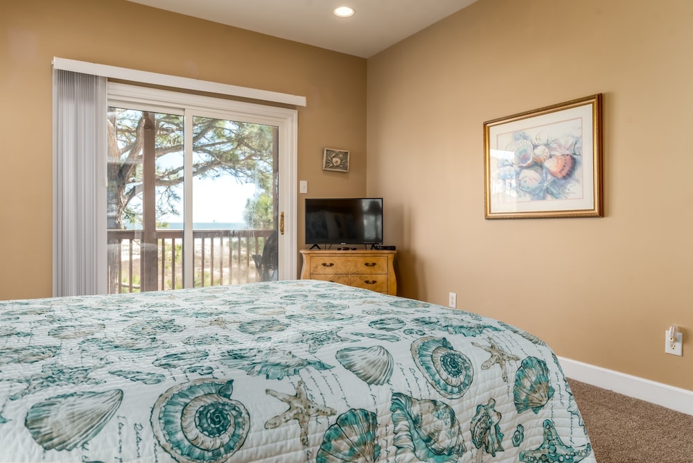 Breezy Decks - 601 Hernando Pl 4 Bedroom Home