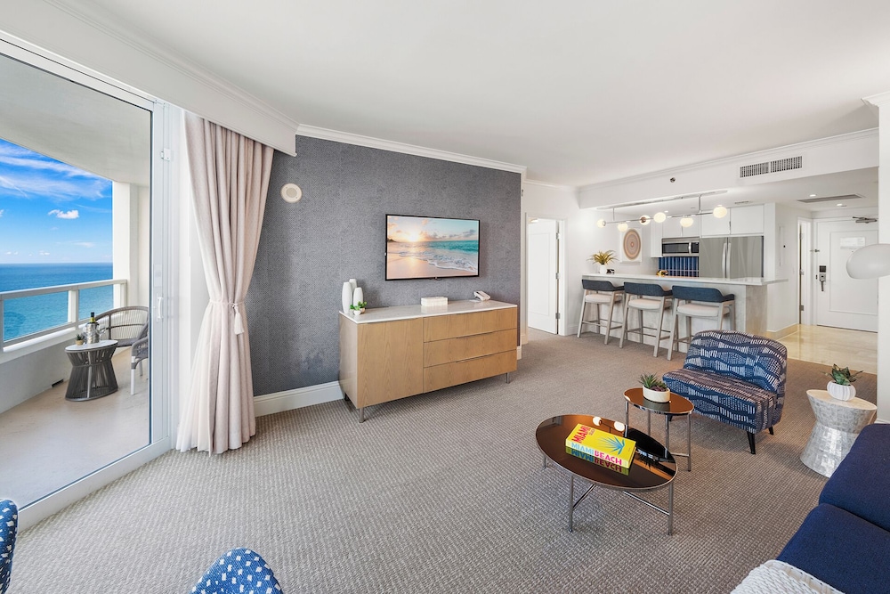 Luxury Vacation Rentals at Fontainebleau Miami Beach by LRMB