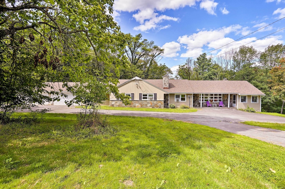 Wawayanda House on 62 Acres - Multiple Fireplaces! view 3