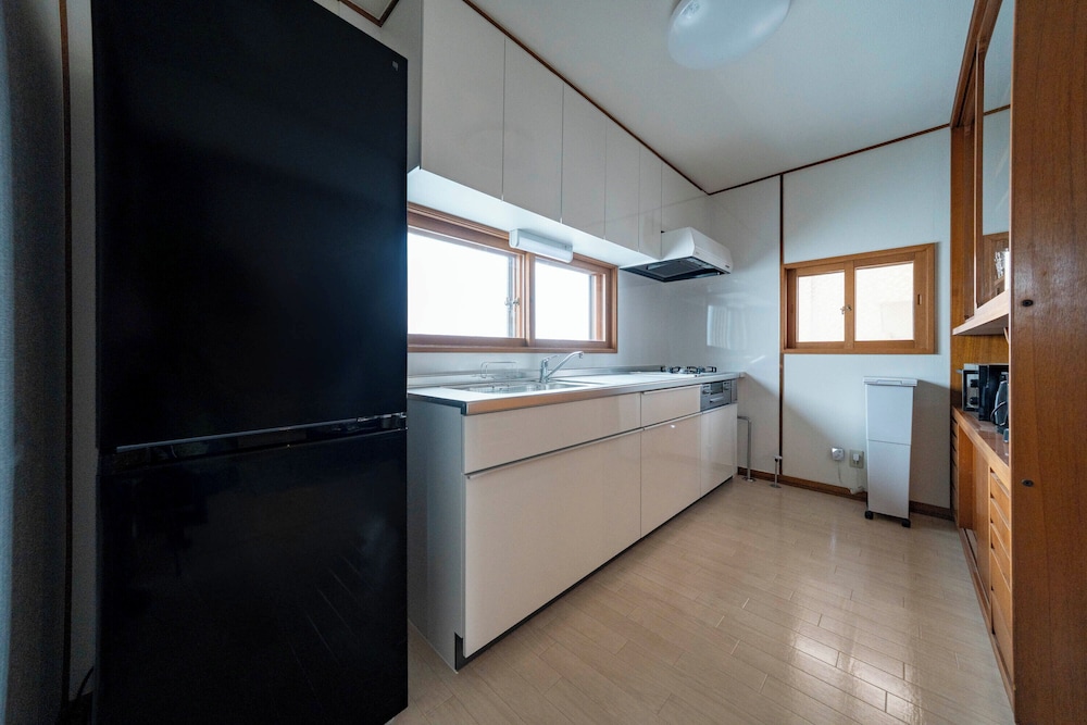E-US NAEBO HOUSE