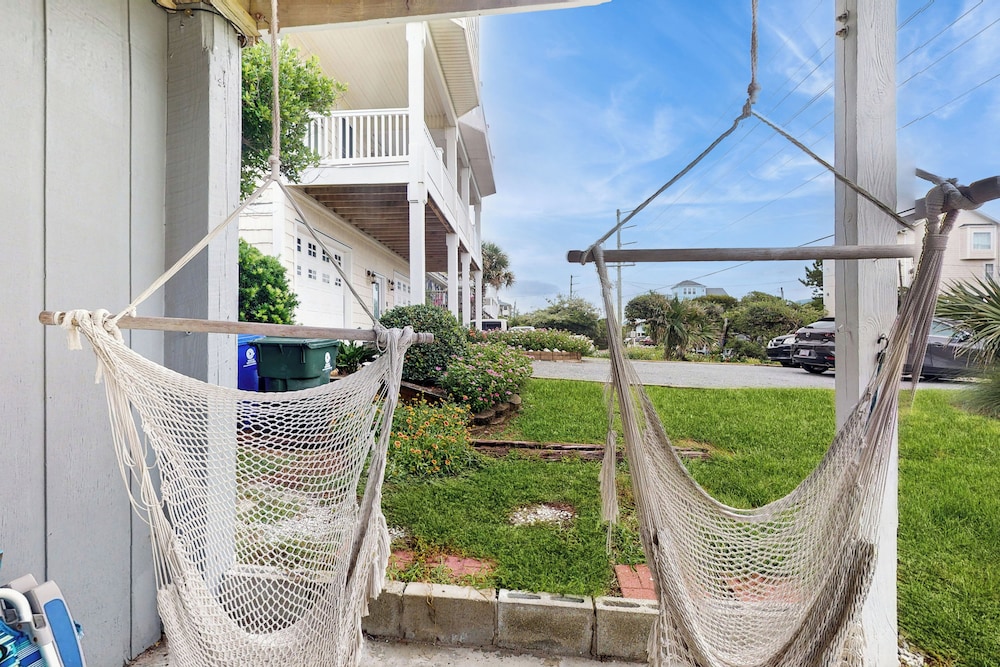 Entire House - Serenity in Surf City