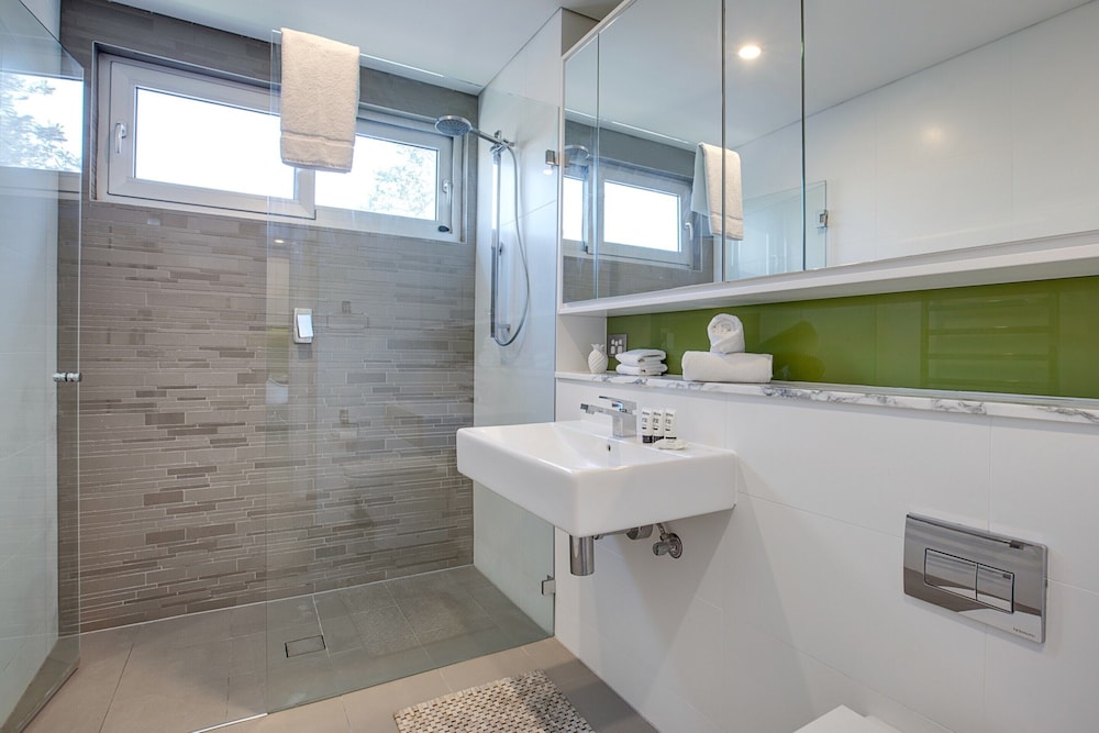 Spacious 2-bed Apartment Close to City