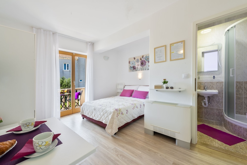 Cina Apartments