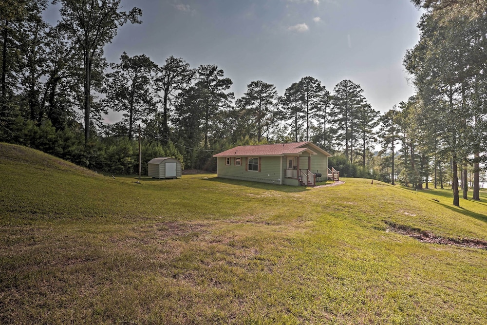 Relaxing Texas Getaway, 1 Mile to Boat Ramp! - Property Image 5