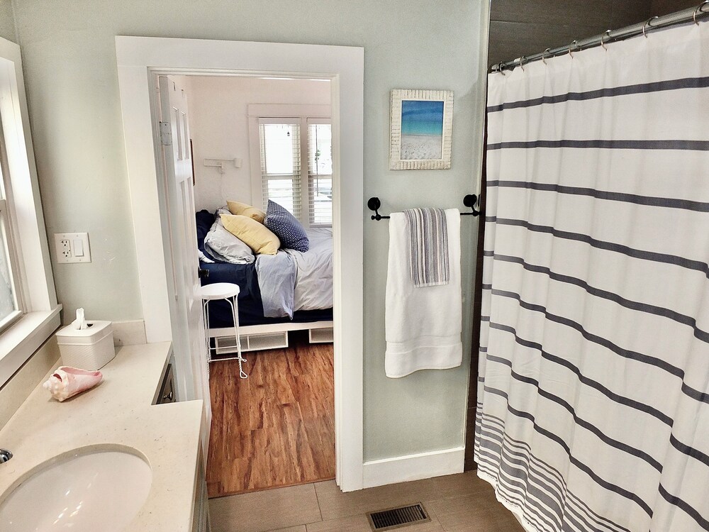 Park Avenue Beach Paradise Chic & Secluded 4 BDR view 4