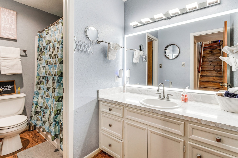 Steps to Marina: Coldspring Retreat w/ Lake View