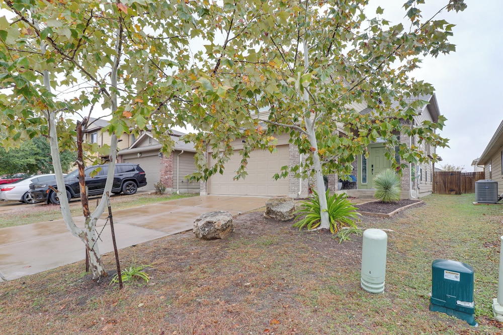 17 Mi to Dtwn Austin! Family Escape w/ Pool Access