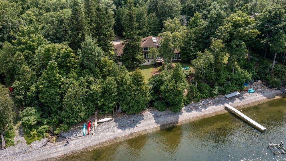 Camp Roosevelt 5 Bedroom Cottage by RedAwning
