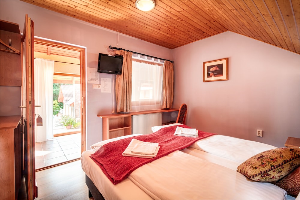 Erdei Guesthouse