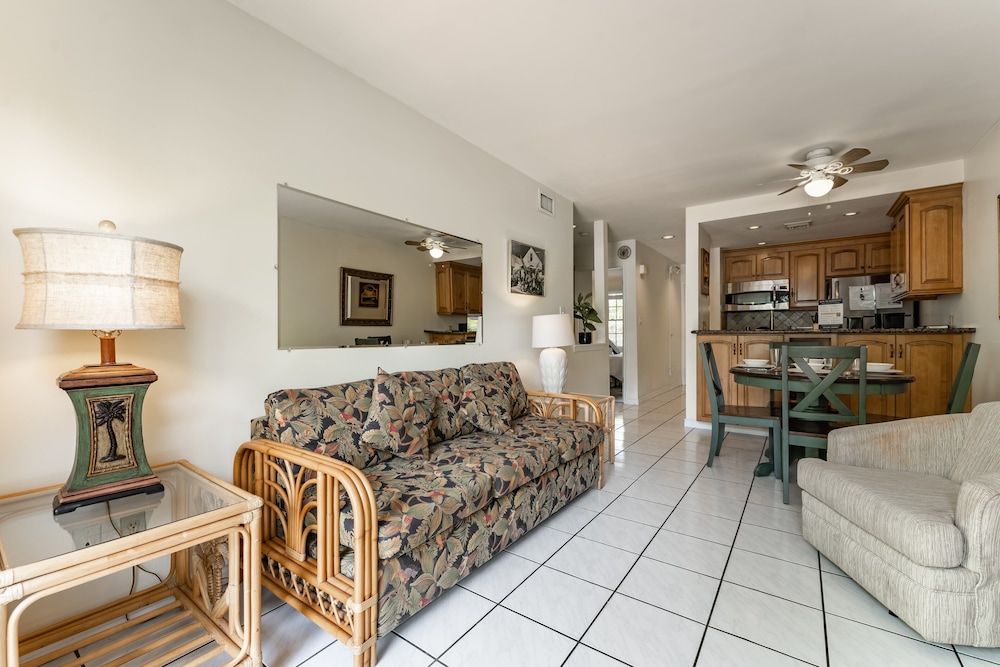 Conch Adventure by Avantstay Great Location w/ Patio, Outdoor Dining and Shared Pool! Week Long Stays