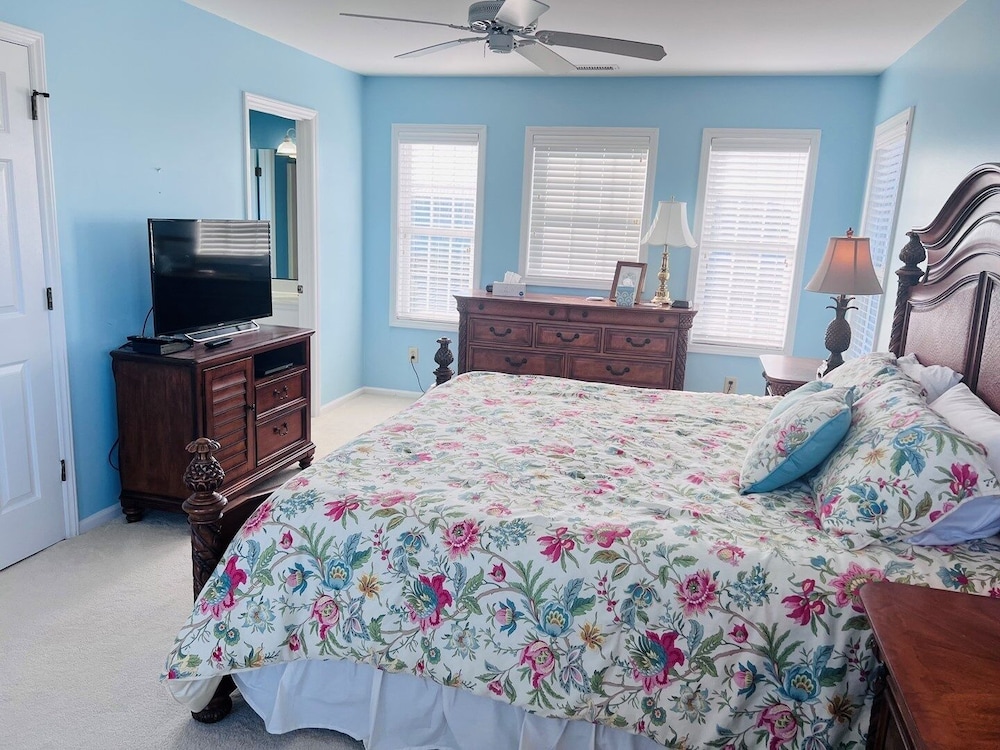 Victoria - 3 Br Home