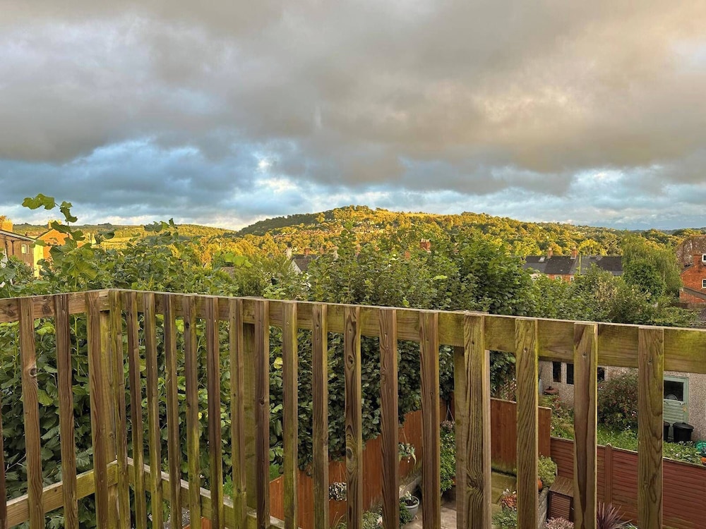 2br-sleeps6-parking-petsok-balcony-countryside