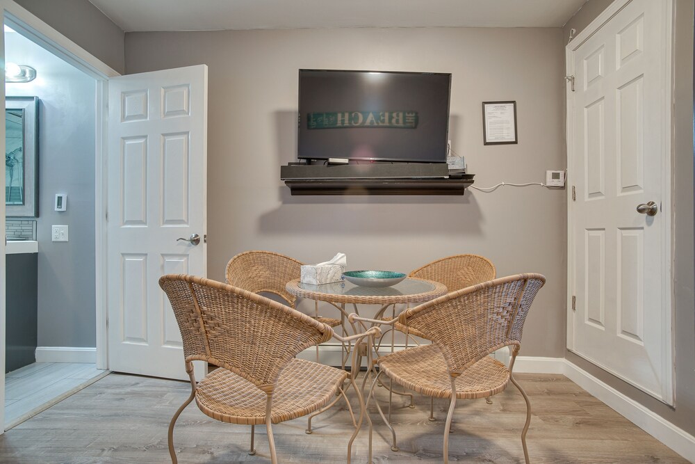 ~ 1 Mi to Beach: Cape Cod Apt in South Yarmouth