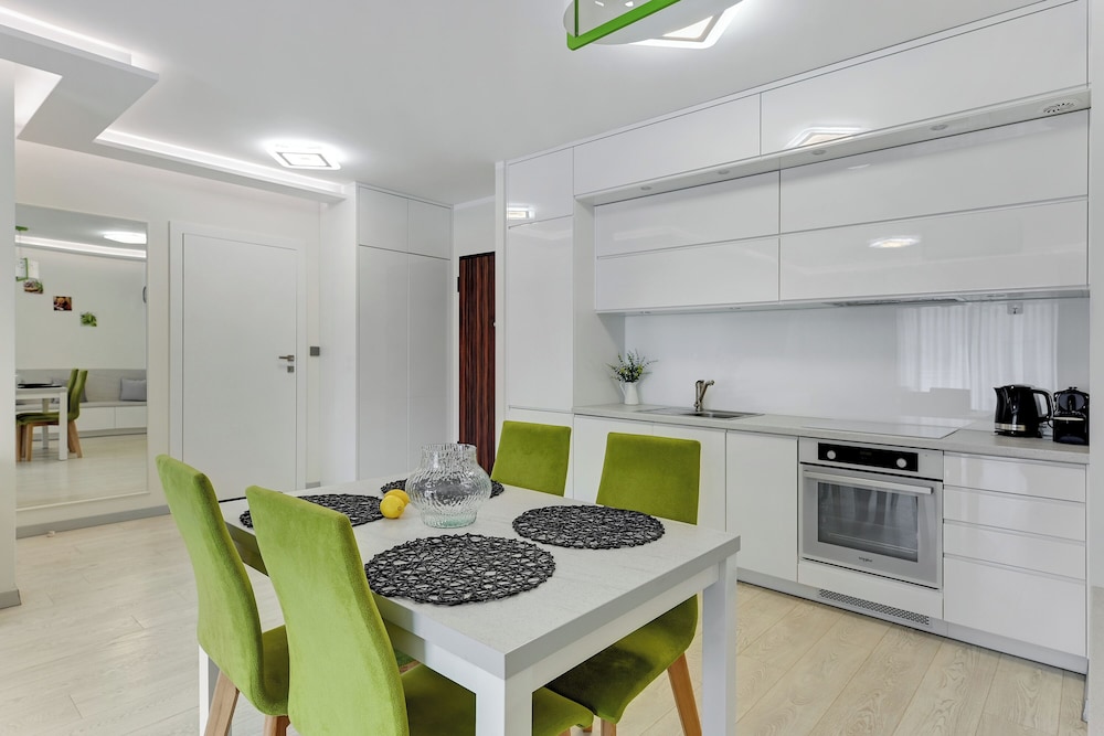 Aura - Riverside & Parking by Downtown Apartments
