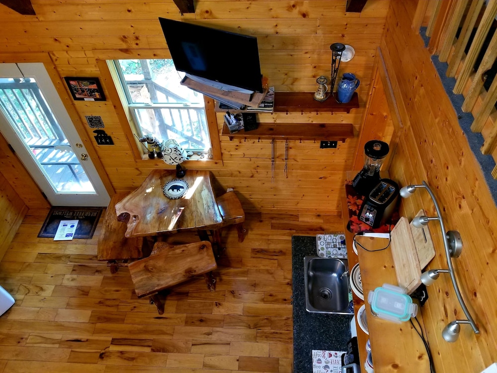 Bear Creek Lodge and Cabins in Helen Ga - Pet Friendly, River on Property, Walking Distance to downtown Helen