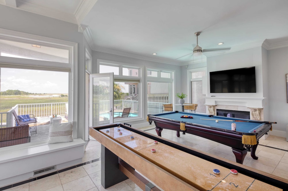 Sleeps 38 2 Homes, Steps to the Beach, Private Pool + Hottub, Game Room, Views