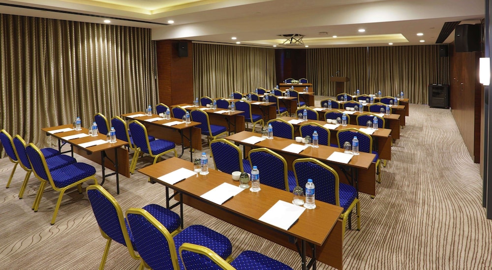 Grand Harilton Hotel - Image 48