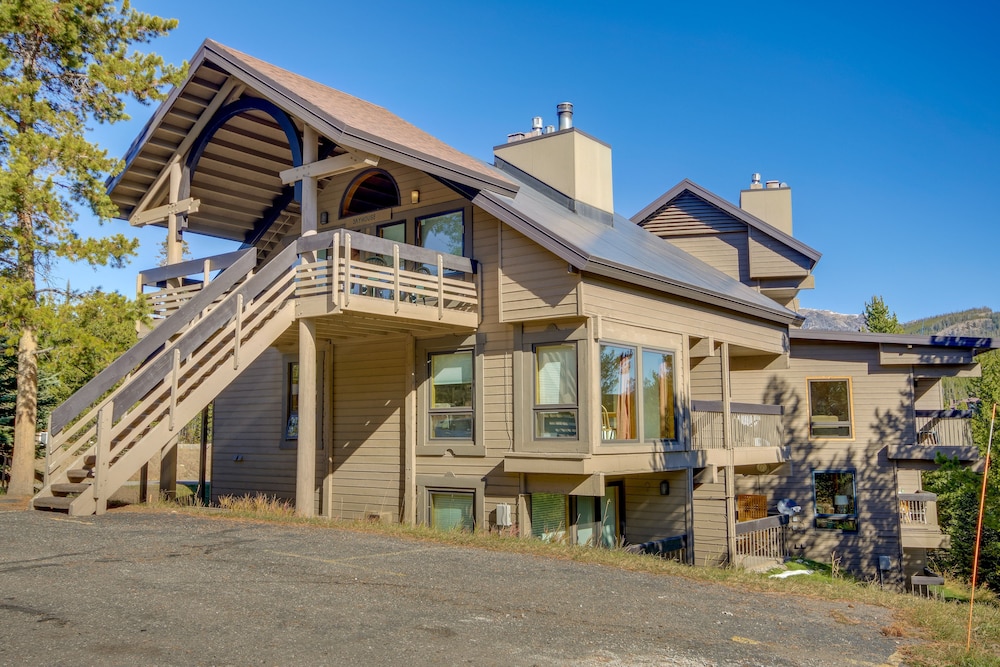 Cozy Condo w/ Balcony - Near Big Sky Resort! view 5