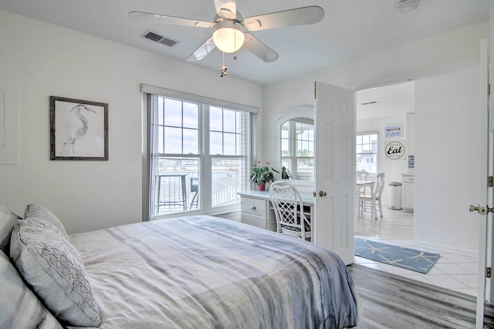 Ocean View Resort Condo w/ Pool Access & Bay Views