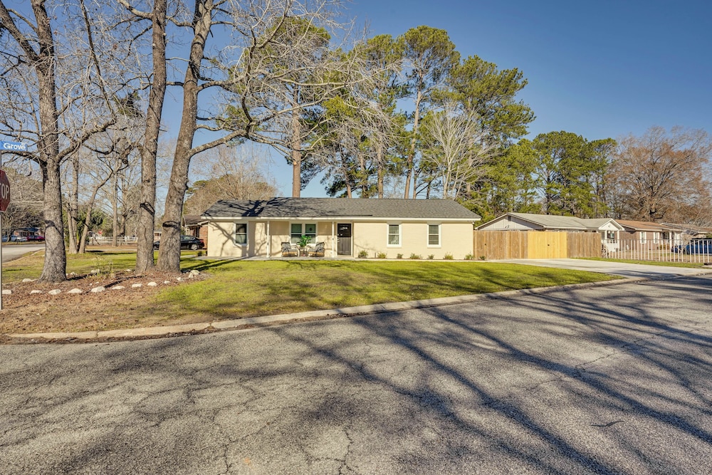 Patio + Yard: Family Home in North Charleston