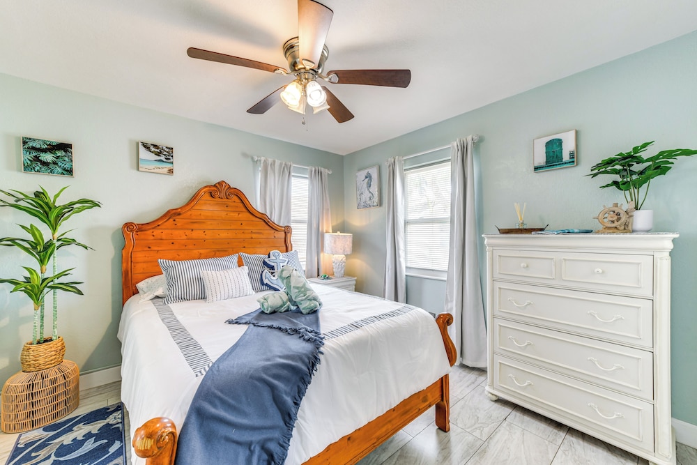 1 Mi to Upham Beach Park: Cozy St Pete Beach Apt!