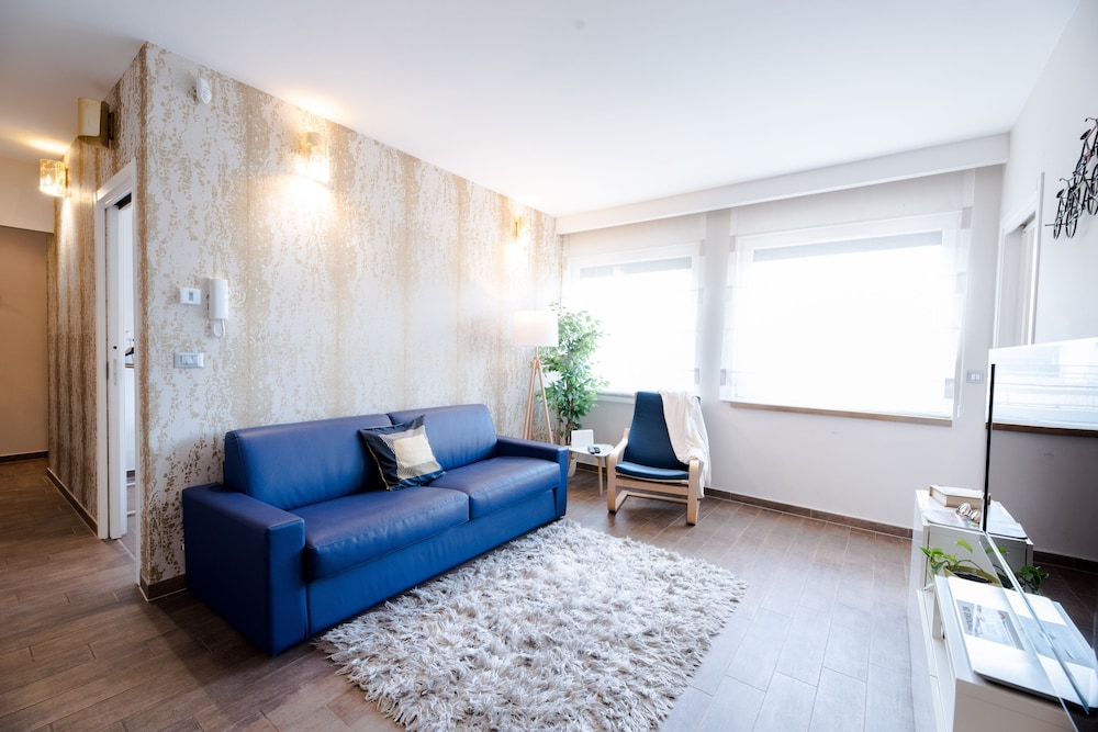 Budapest Easy Flat - Penthouse Basilica